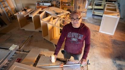 Antonio Garcia began his carpentry business in Walla Walla, Washington a few months before COVID‑19 struck, putting his livelihood at risk. Through our small business program based in the Pacific Northwest, Antonio learned management skills and received a cash grant to keep his woodworking shop open.